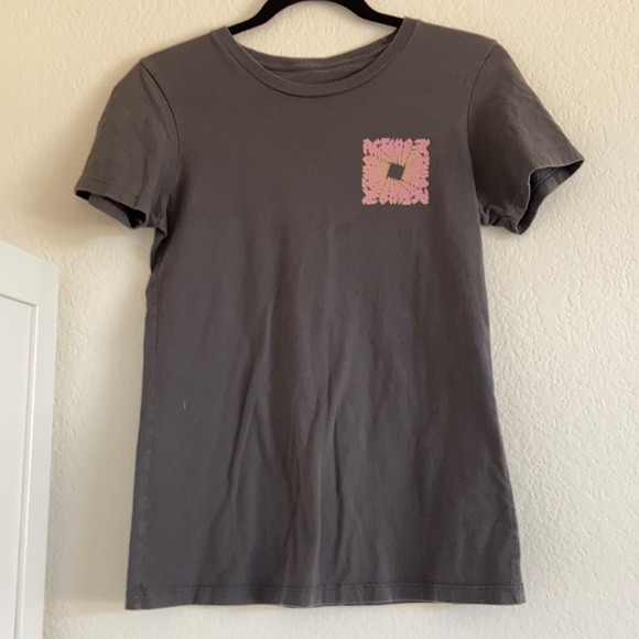 active tee - Picture 1 of 4